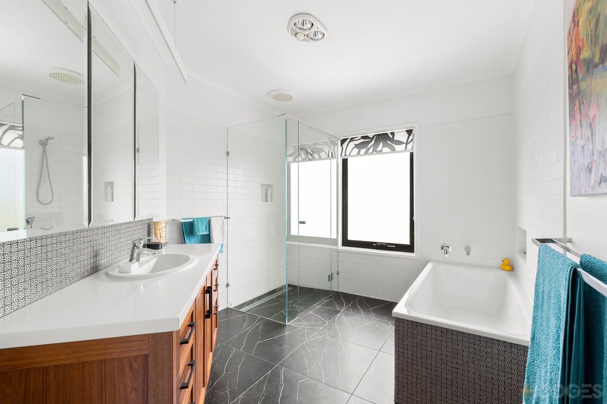 48-50 Highland Way Leopold - Residential for sale