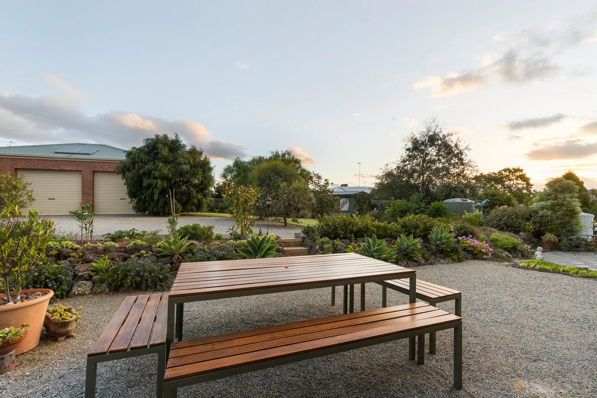 48-50 Highland Way Leopold - Residential for sale