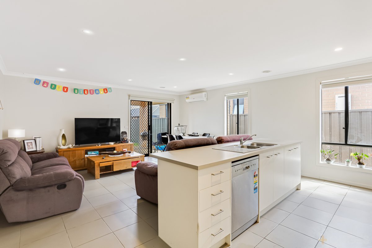 5 Artfield Drive Werribee - Residential for sale