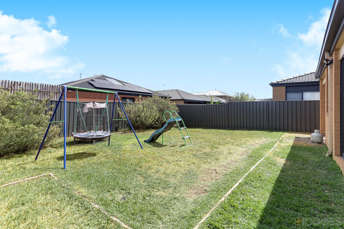 5 Artfield Drive Werribee - Residential for sale