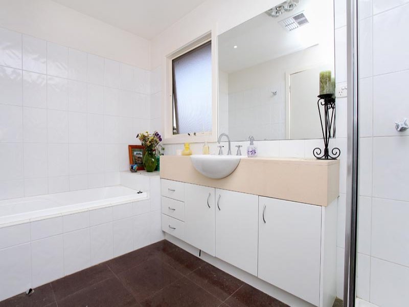 5 Barrett Court YARRAVILLE - Residential for sale