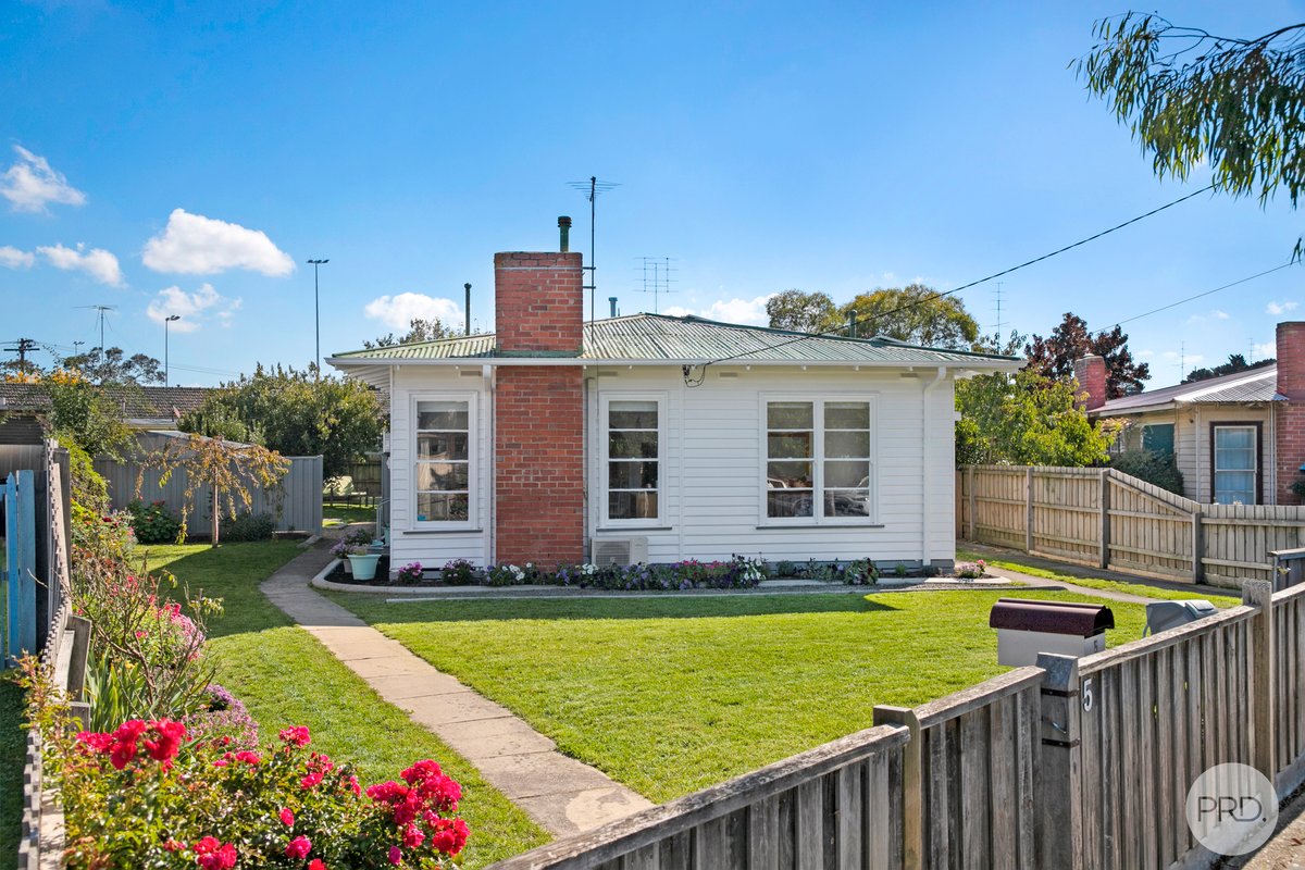 5 Boronia Grove, WENDOUREE VIC 3355