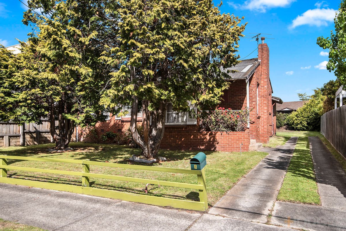 5 Coombe Avenue Hampton - Residential for sale