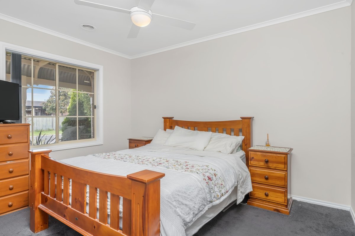 5 French Crescent Caroline Springs - Residential for sale