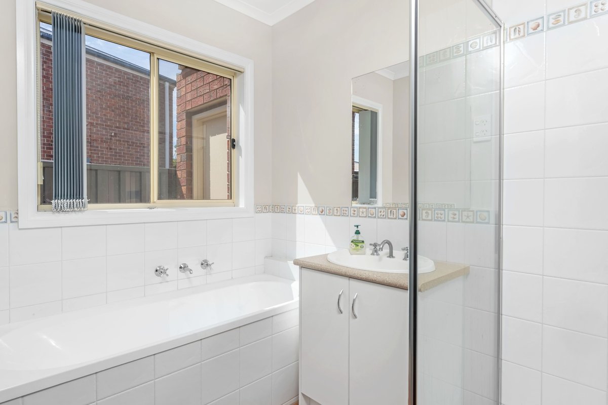 5 French Crescent Caroline Springs - Residential for sale