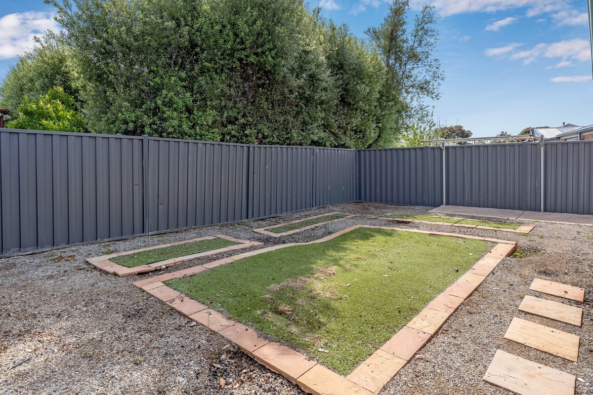 5 French Crescent Caroline Springs - Residential for sale