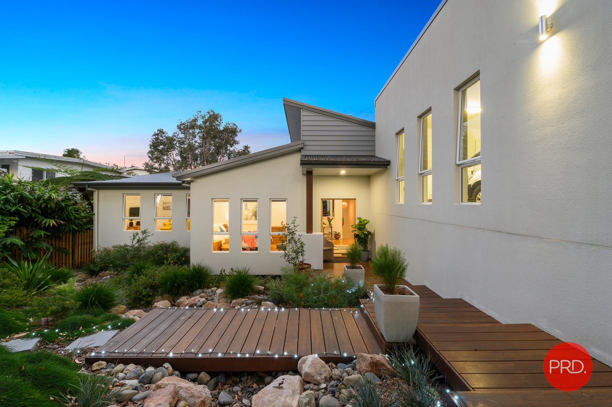 5 Gumtree Glen, SAPPHIRE BEACH NSW 2450