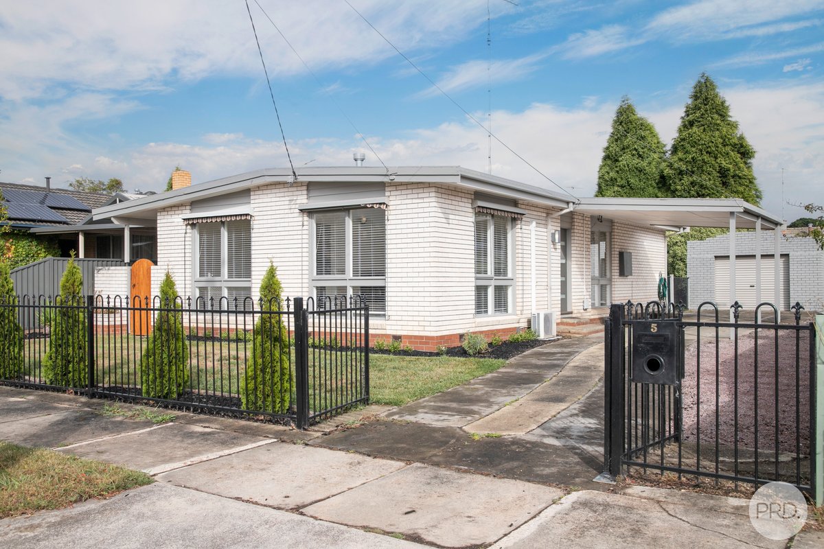 5 Mauger Street, WENDOUREE VIC 3355
