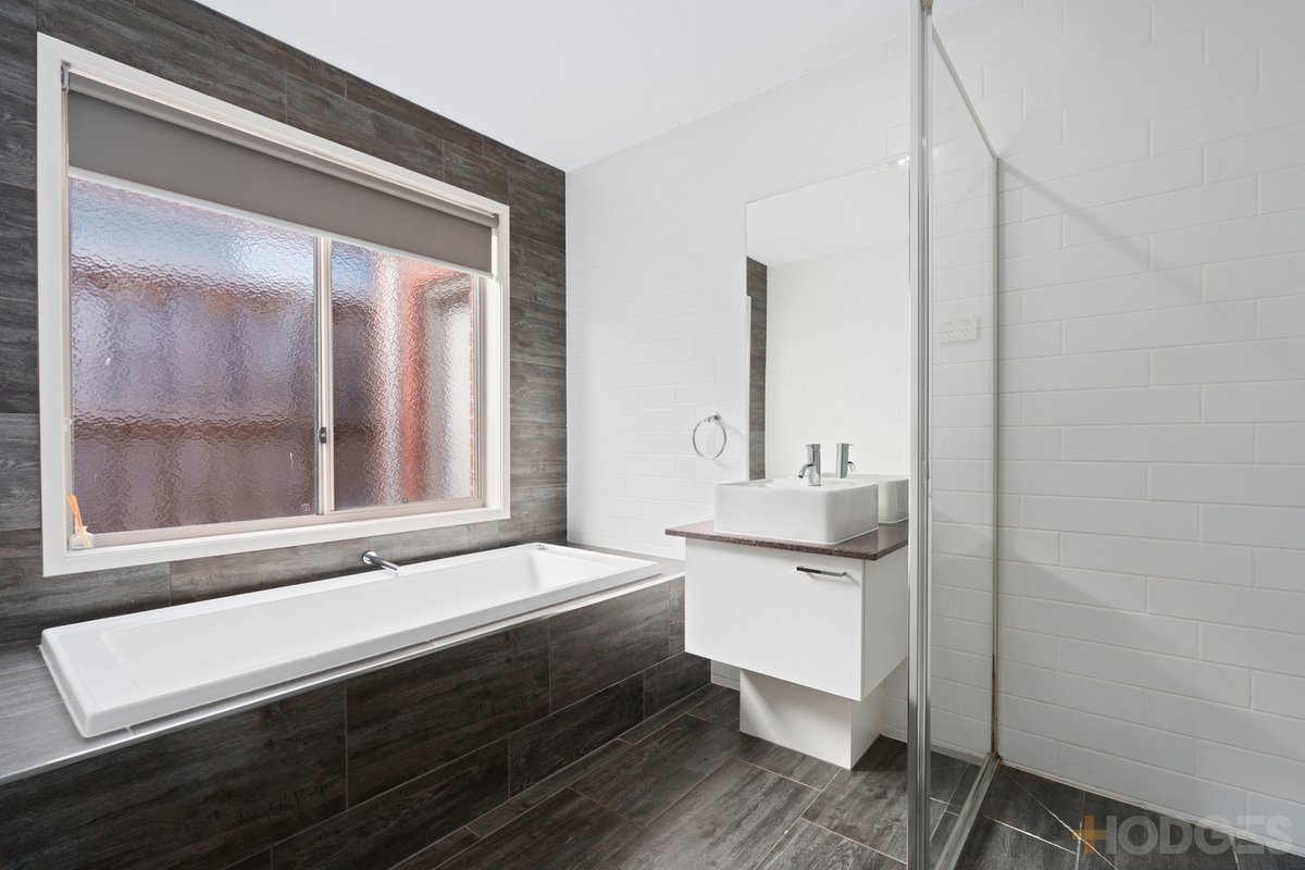 5 Parkfront Drive Leopold - Residential for sale