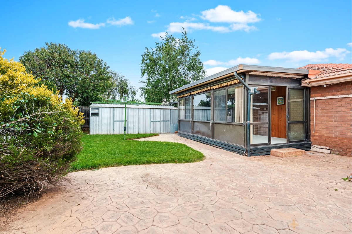 5 Stewart Drive Werribee - Residential for sale