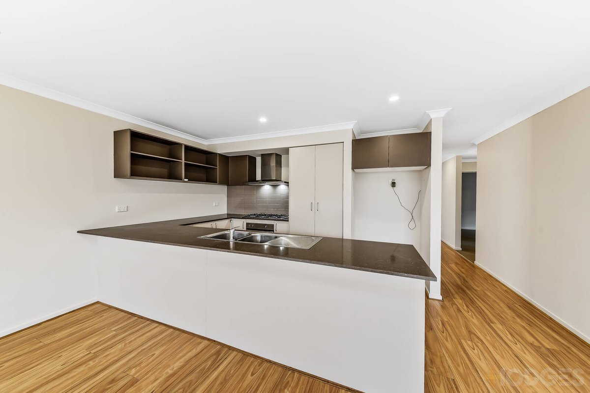 5 Sundew Avenue Cranbourne East - Residential for sale