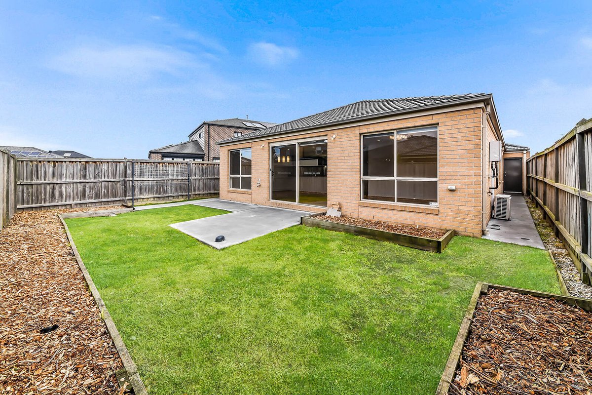 5 Sundew Avenue Cranbourne East - Residential for sale