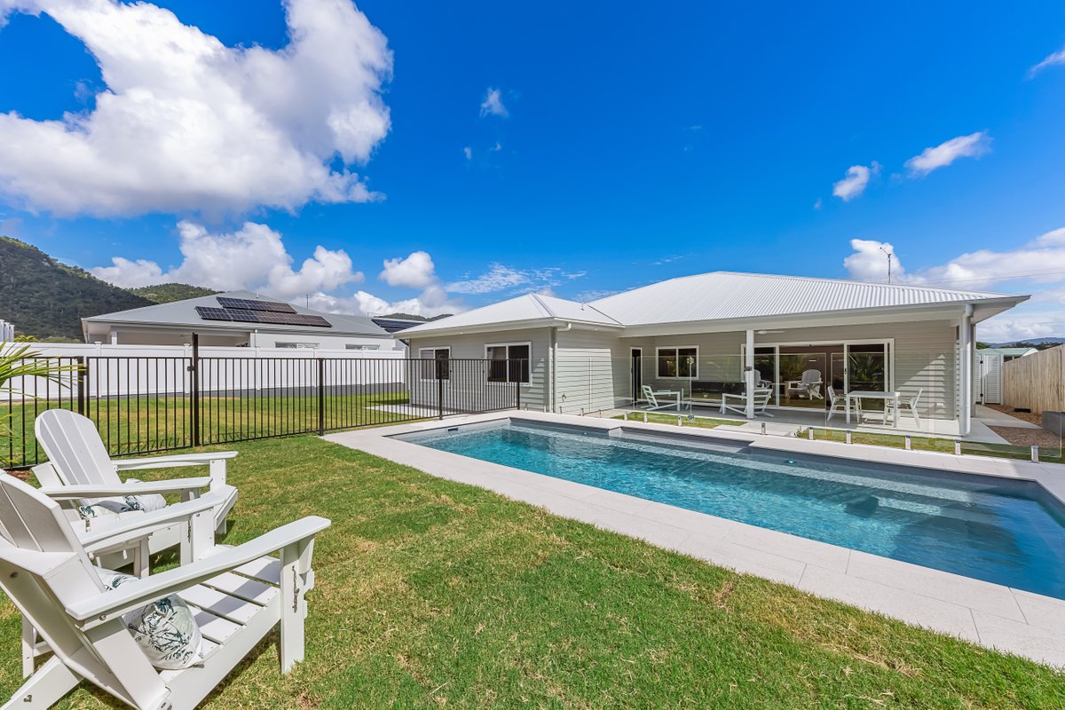 5 Valley Drive, CANNONVALE QLD 4802