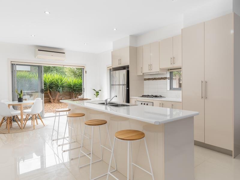 5 / 19-21 The Avenue CAROLINE SPRINGS - Residential for sale