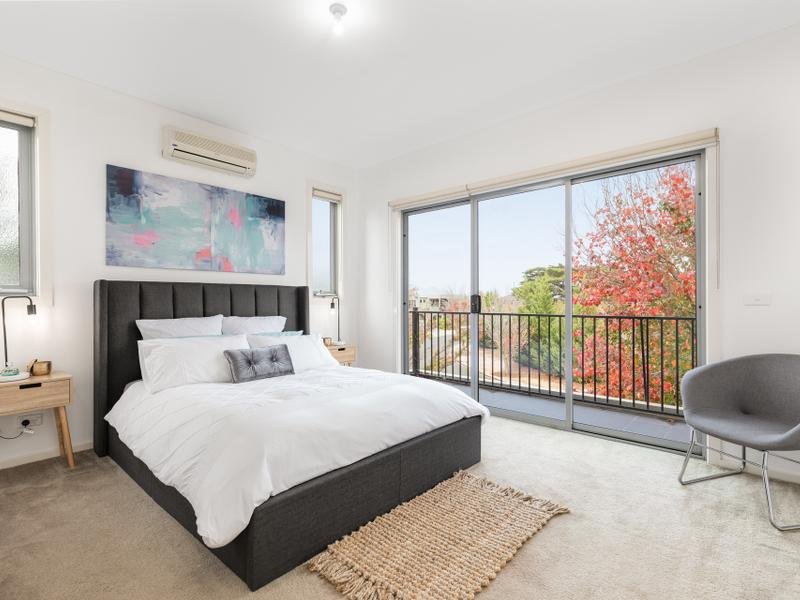 5 / 19-21 The Avenue CAROLINE SPRINGS - Residential for sale