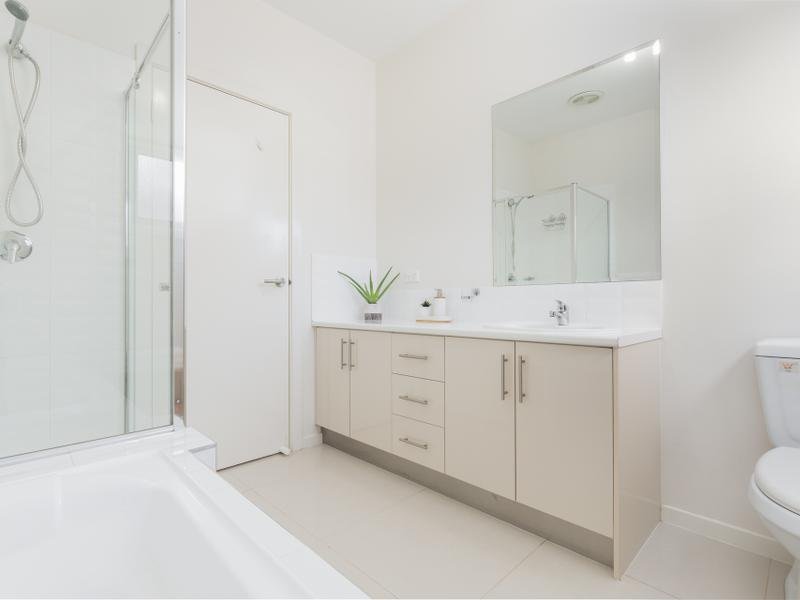 5 / 19-21 The Avenue CAROLINE SPRINGS - Residential for sale