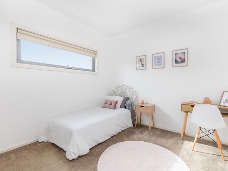 5 / 19-21 The Avenue CAROLINE SPRINGS - Residential for sale