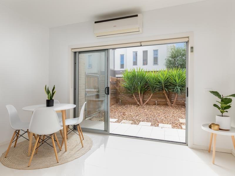 5 / 19-21 The Avenue CAROLINE SPRINGS - Residential for sale
