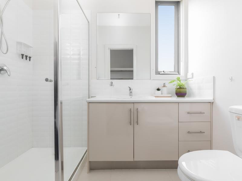 5 / 19-21 The Avenue CAROLINE SPRINGS - Residential for sale