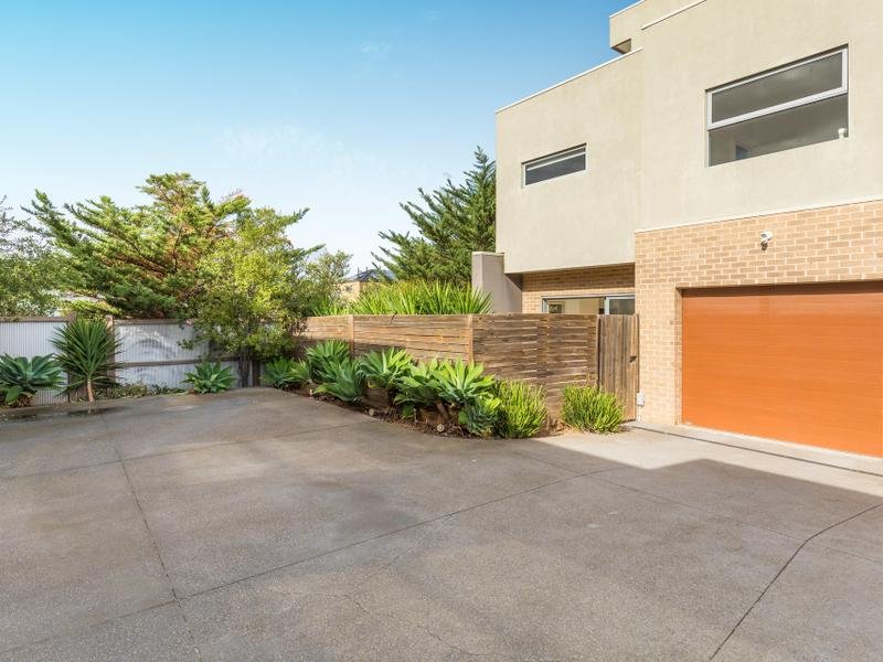 5 / 19-21 The Avenue CAROLINE SPRINGS - Residential for sale