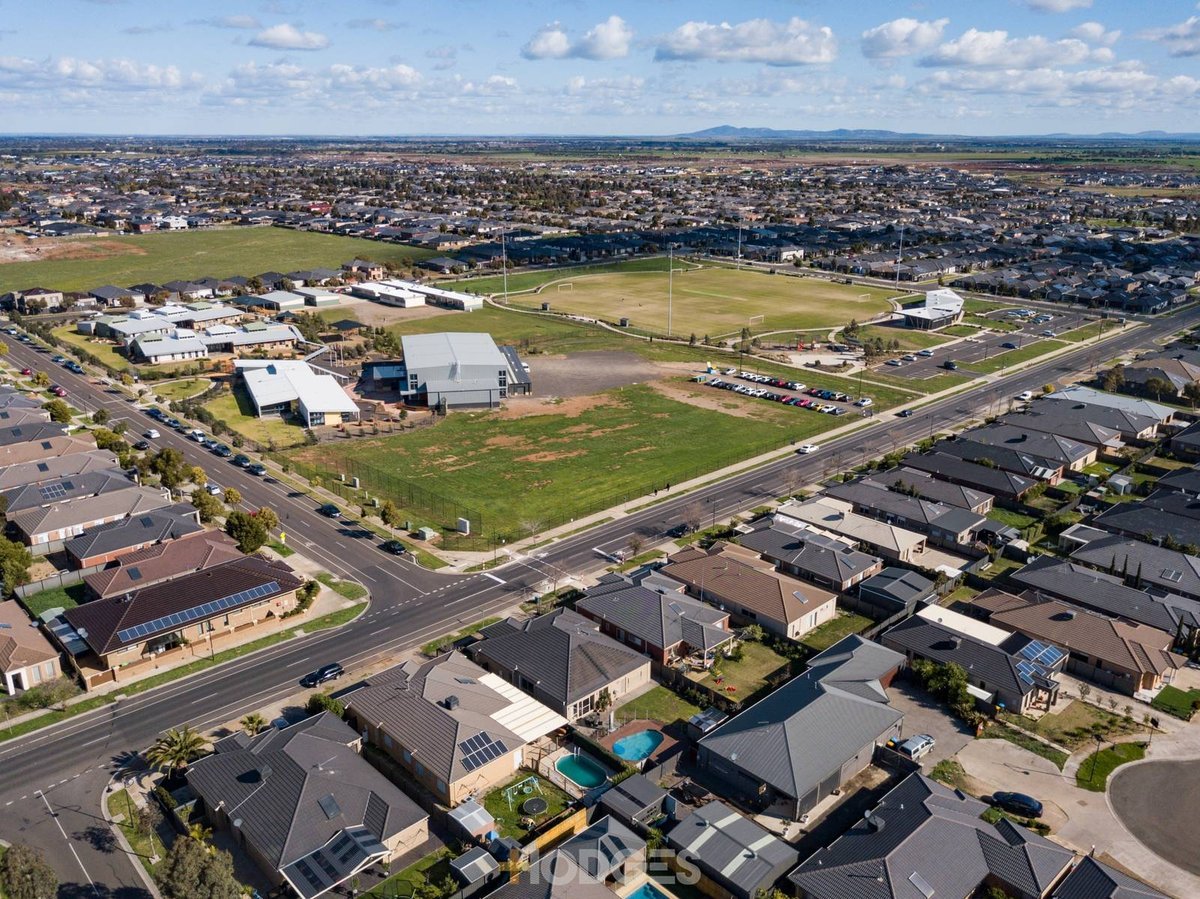 52 Hummingbird Boulevard Tarneit - Residential for sale
