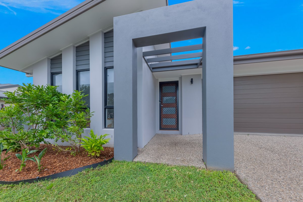 52 Macarthur Drive, CANNONVALE QLD 4802