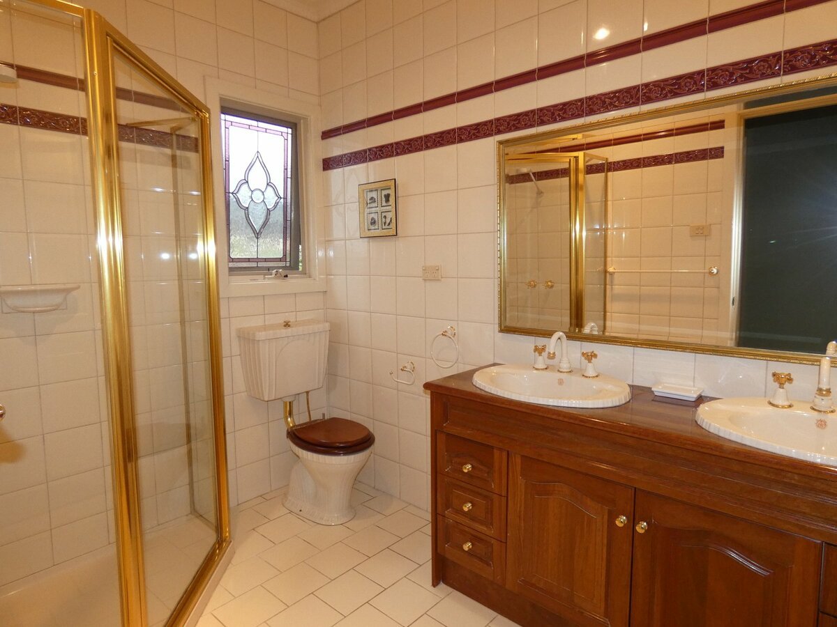 528 High Street Road MOUNT WAVERLEY - Residential for lease