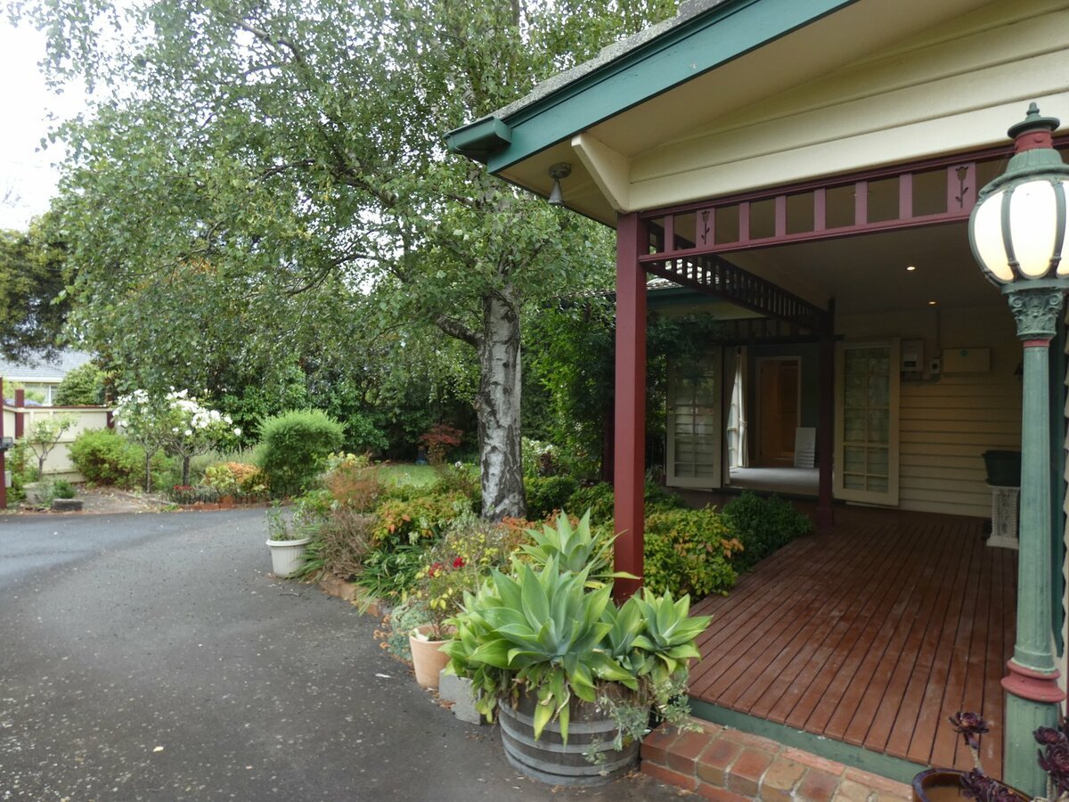 528 High Street Road MOUNT WAVERLEY - Residential for lease