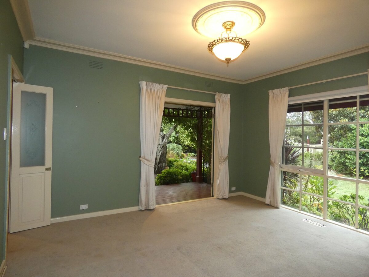 528 High Street Road MOUNT WAVERLEY - Residential for lease