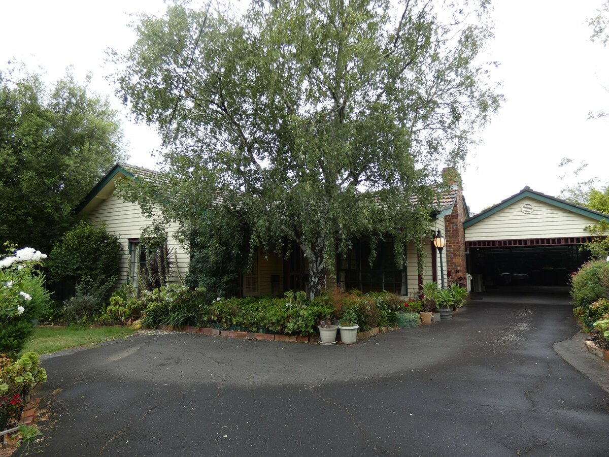 528 High Street Road MOUNT WAVERLEY - 2 bedroom property