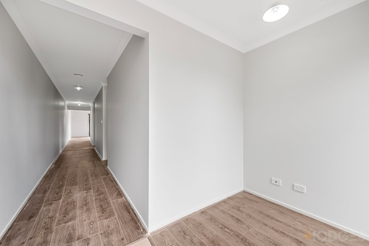 5 / 4 Mantello Drive Werribee - Residential for sale
