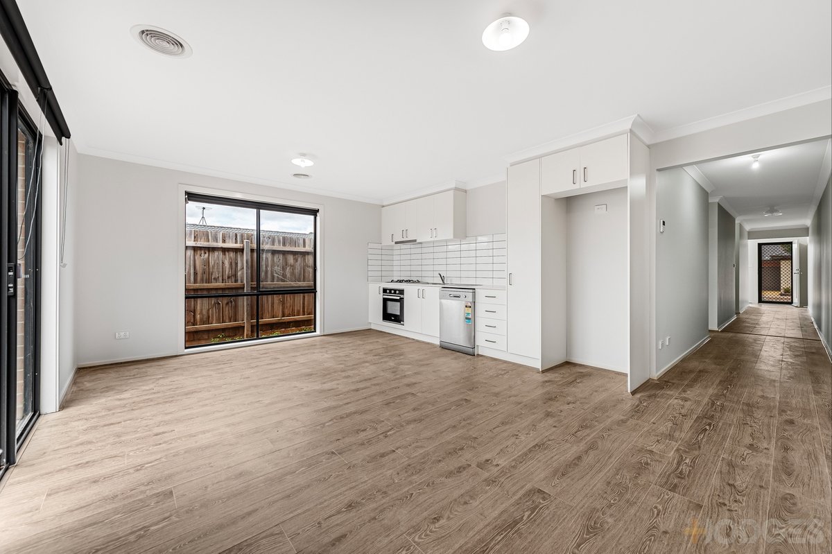 5 / 4 Mantello Drive Werribee - Residential for sale