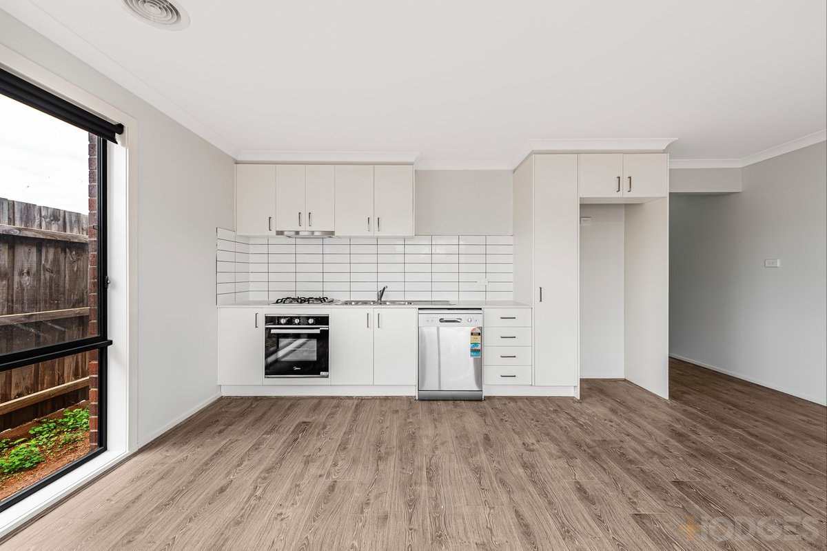 5 / 4 Mantello Drive Werribee - Residential for sale