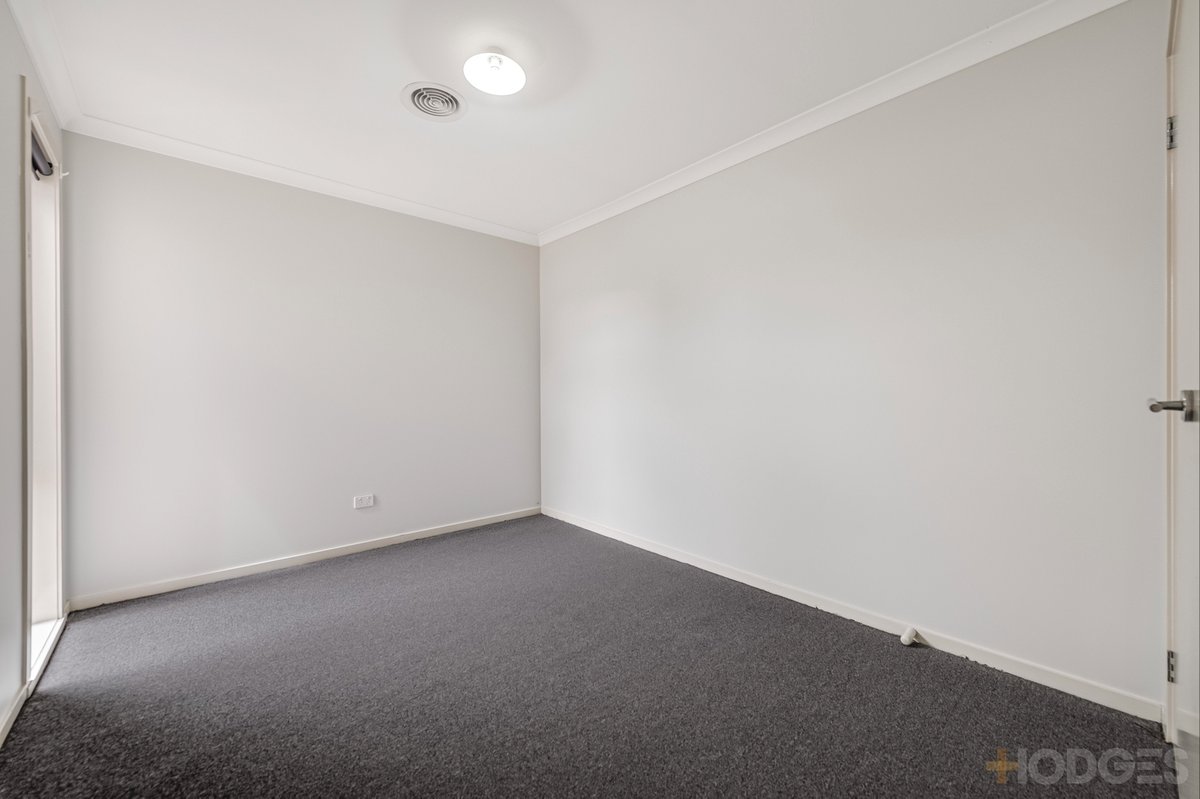 5 / 4 Mantello Drive Werribee - Residential for sale