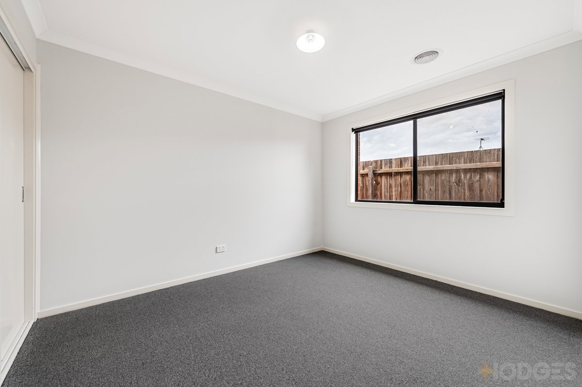 5 / 4 Mantello Drive Werribee - Residential for sale