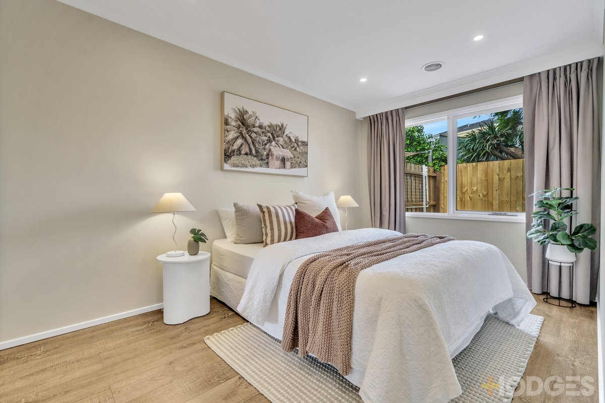 5 / 87 Nepean Highway Mentone - Residential for sale