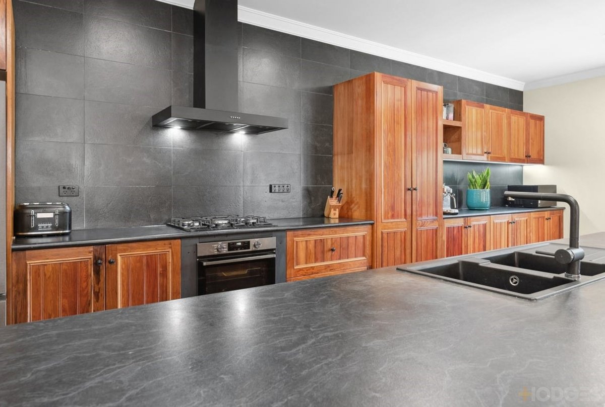 6 Bonnieview Court Wandong - Residential for sale