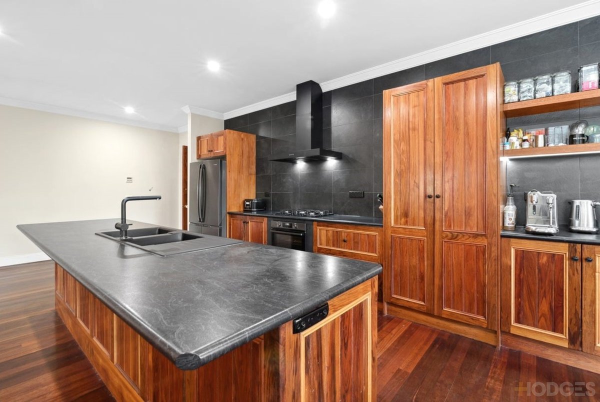 6 Bonnieview Court Wandong - Residential for sale