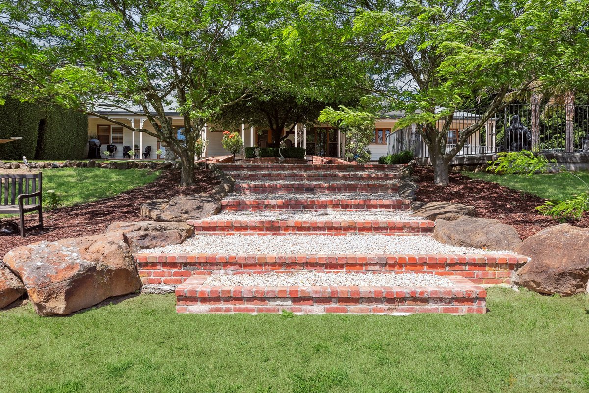 6 Cochrane Court Wandong - Residential for sale