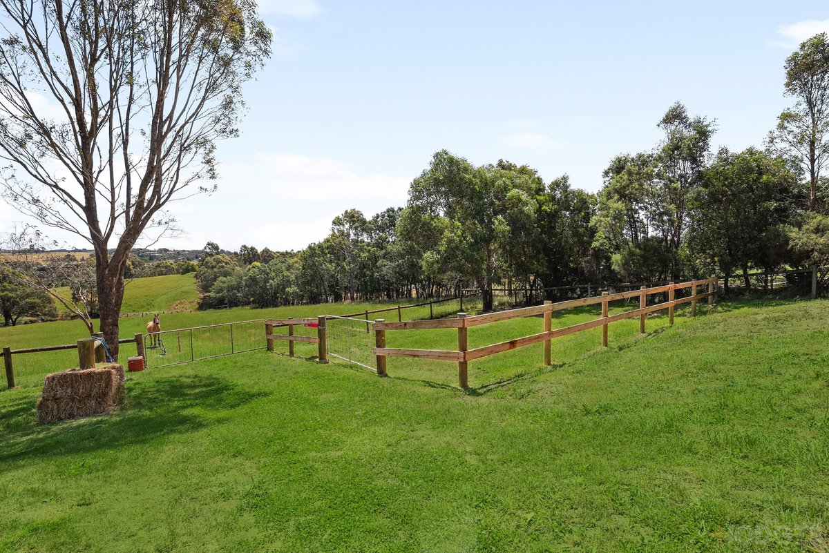 6 Cochrane Court Wandong - Residential for sale