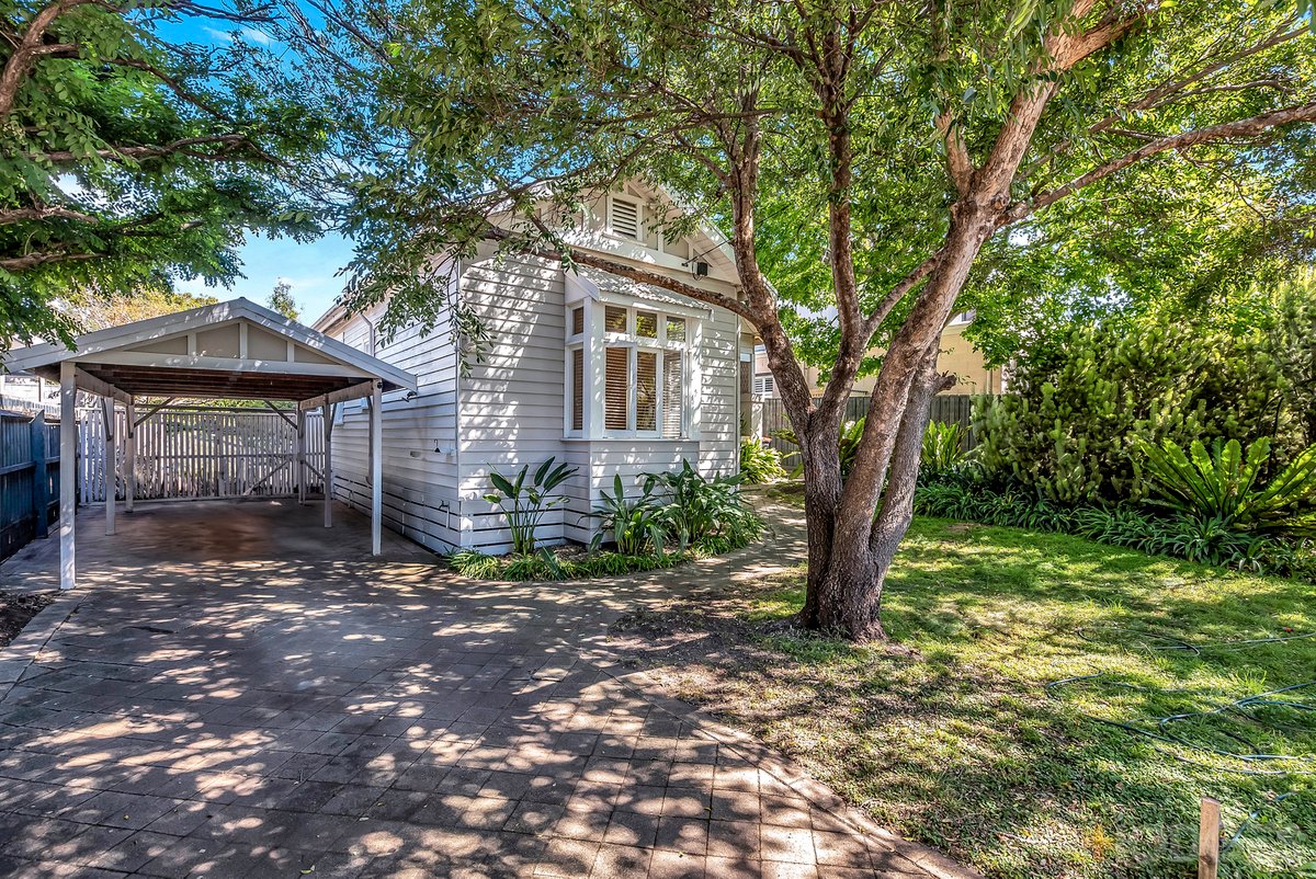 6 Fourth Avenue Aspendale - Residential for sale