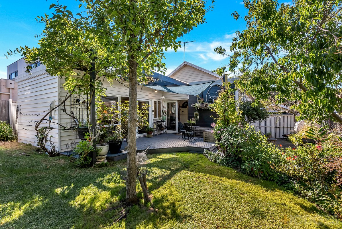 6 Fourth Avenue Aspendale - Residential for sale