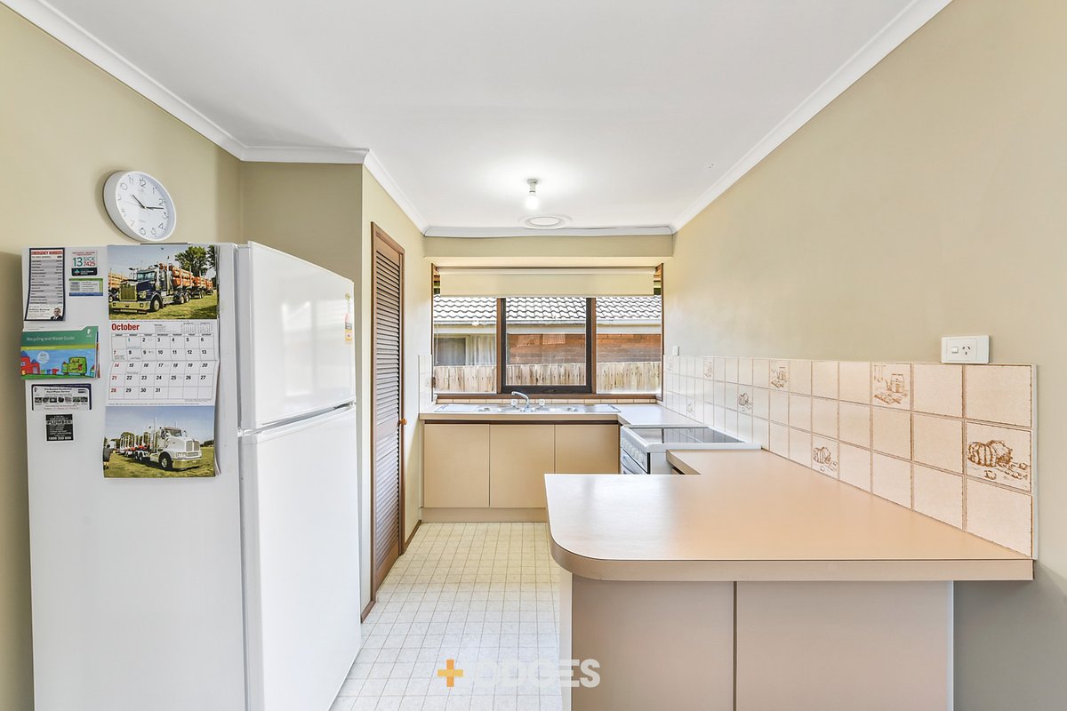 6 Lachlan Close Cranbourne North - Residential for sale
