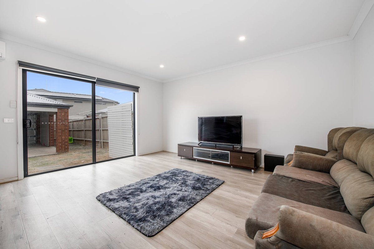 6 Oxbow Walk Truganina - Residential for sale