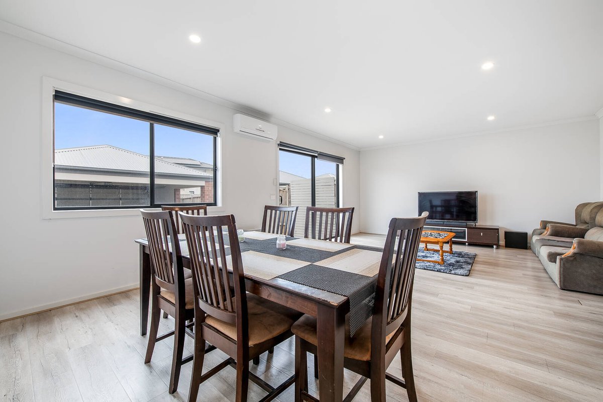 6 Oxbow Walk Truganina - Residential for sale