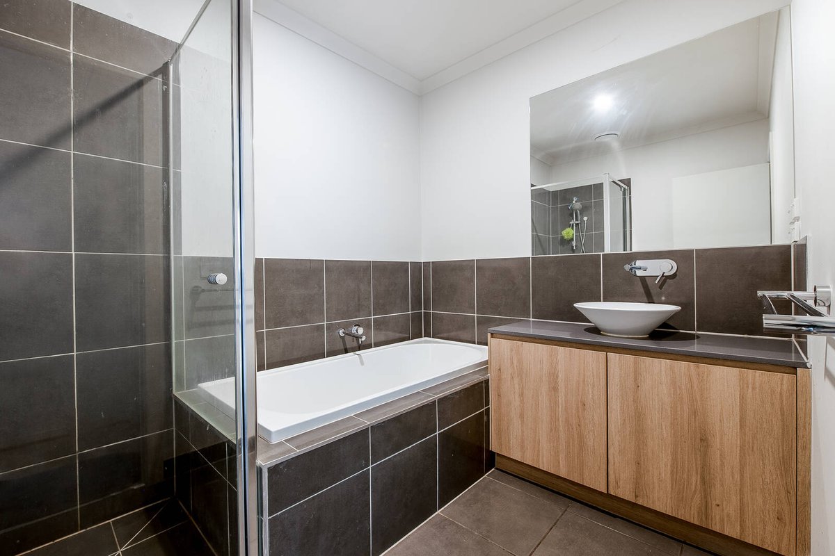 6 Oxbow Walk Truganina - Residential for sale