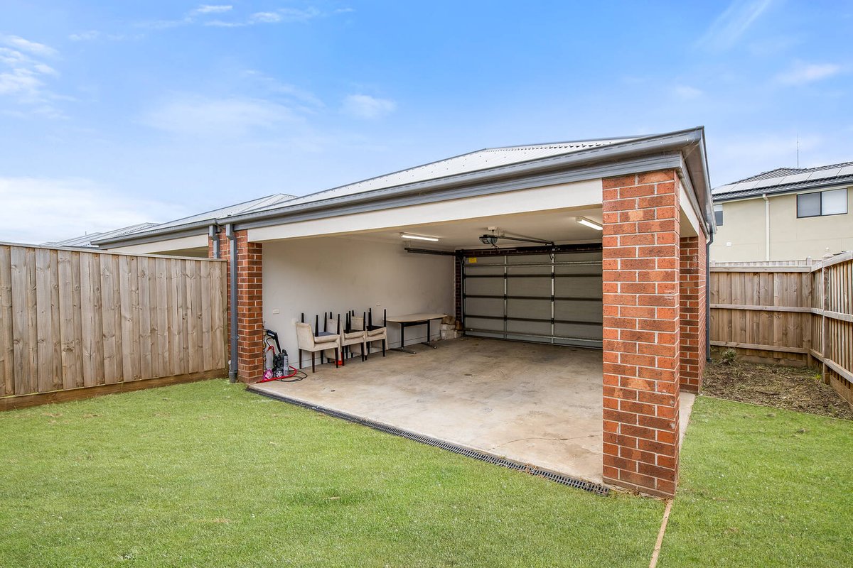 6 Oxbow Walk Truganina - Residential for sale
