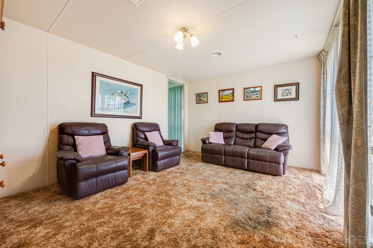 6 Richmond Crescent Werribee - Residential for sale