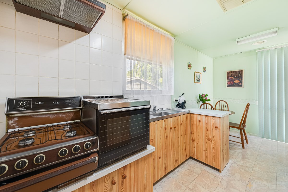 6 Richmond Crescent Werribee - Residential for sale