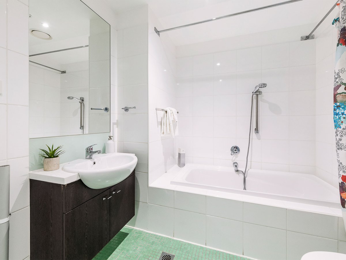 605 / 82 Queens Road MELBOURNE - Residential for sale
